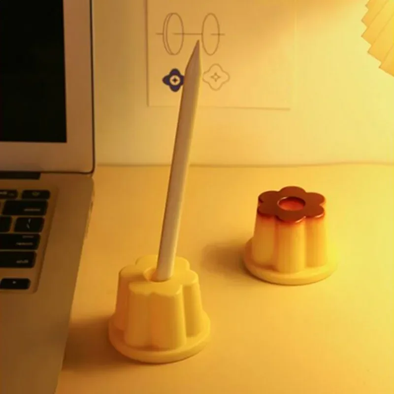 1PC Creative Pudding Pen Holder Cute Pudding Pen Holder Birthday Gift Creative Desktop Girl Heart Small Ornament
